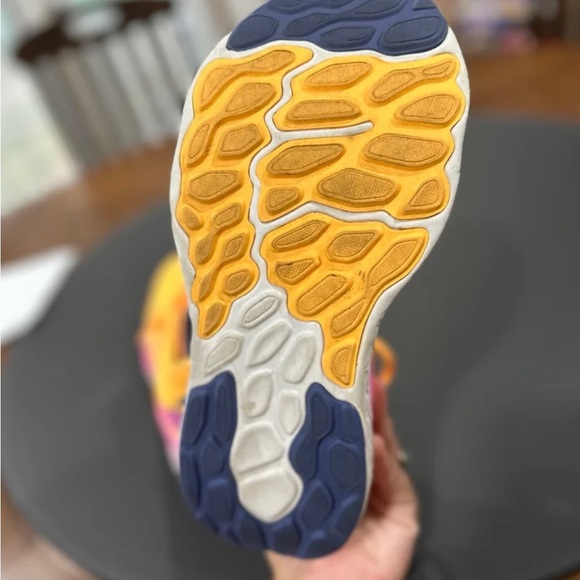 New Balance 1080v12 Like New Women’s 11. - Picture 5 of 5